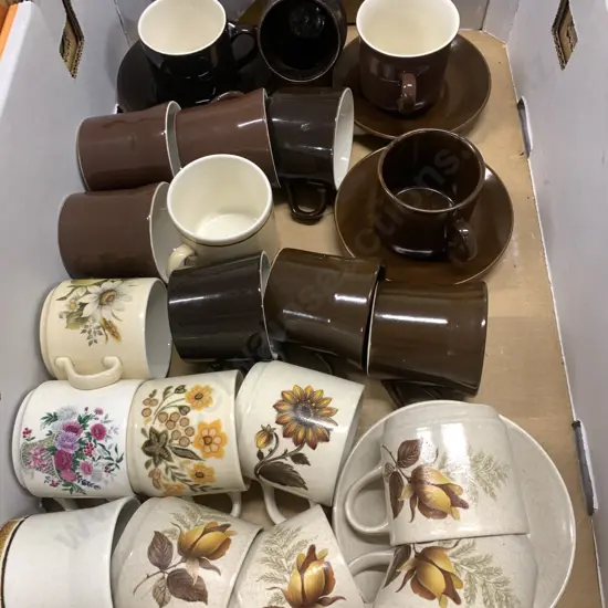 Box Lot Of Crown Lynn Items 