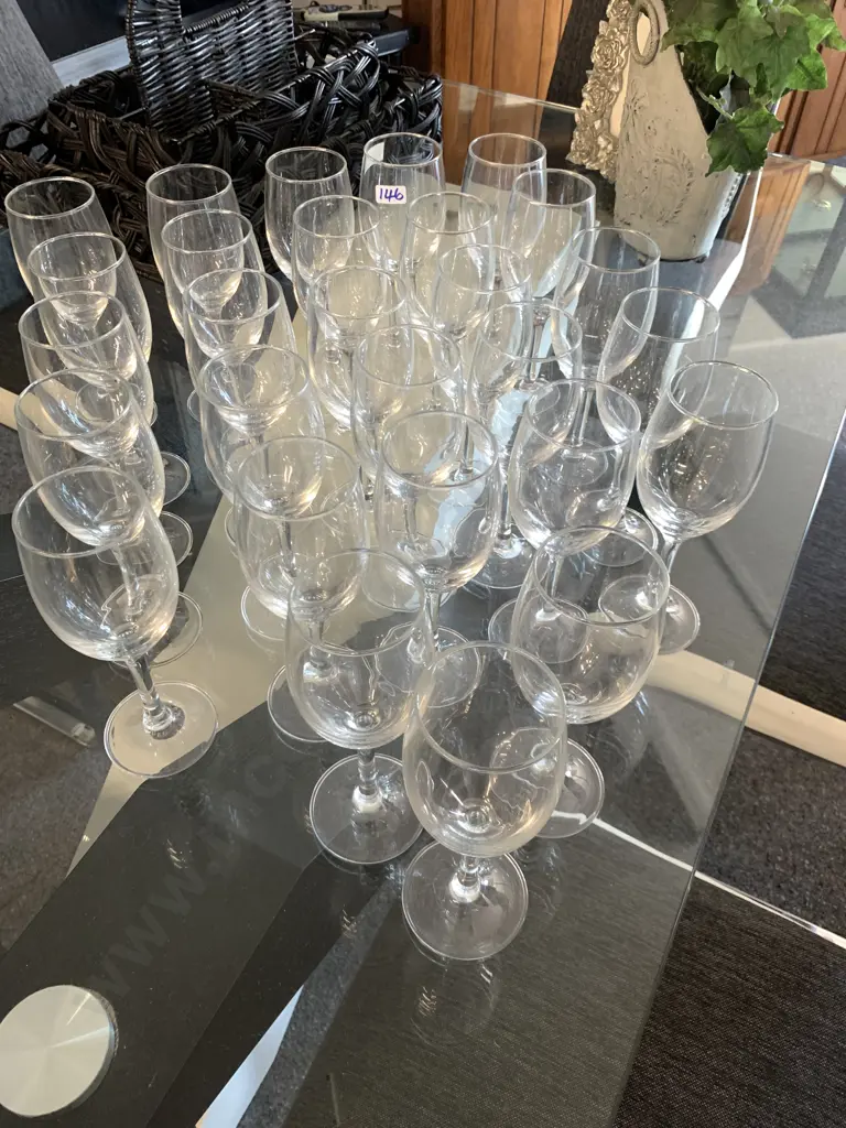 Large selection of Wine glasses Image 1++