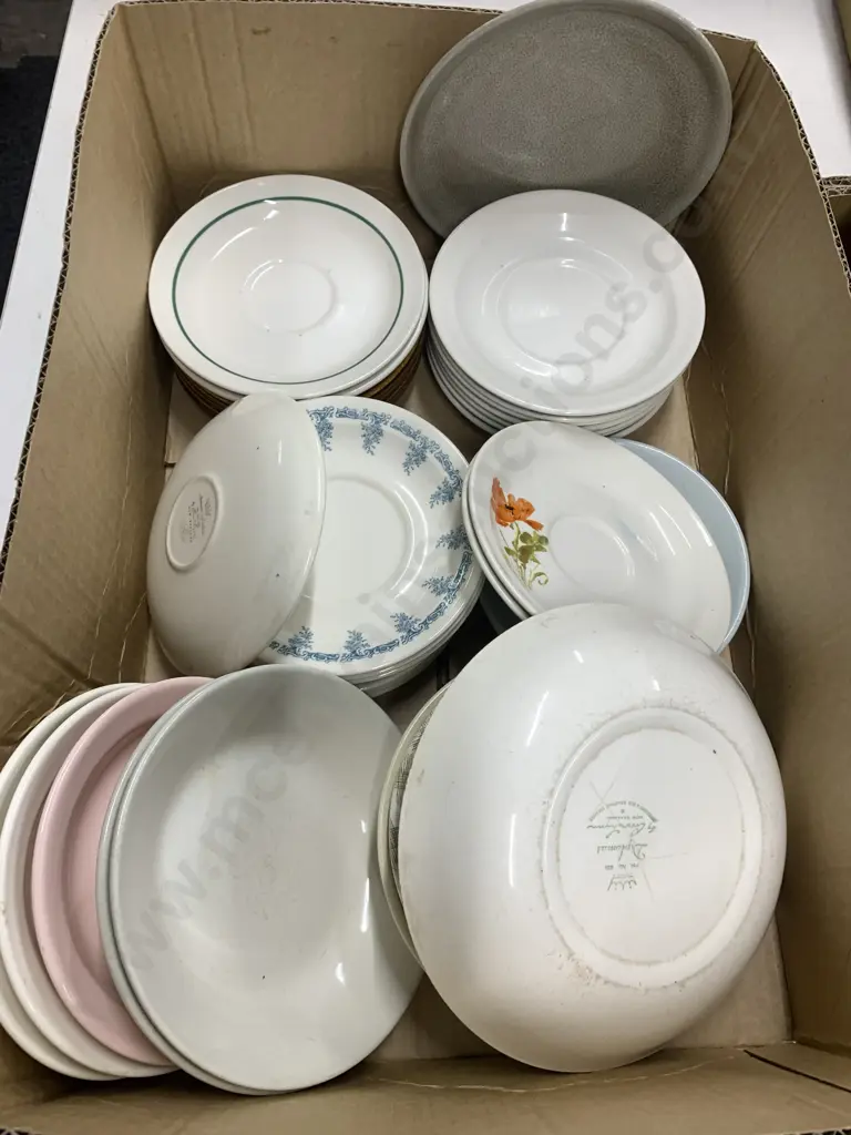 Box Lot Of Crown Lynn Items  Image 1++
