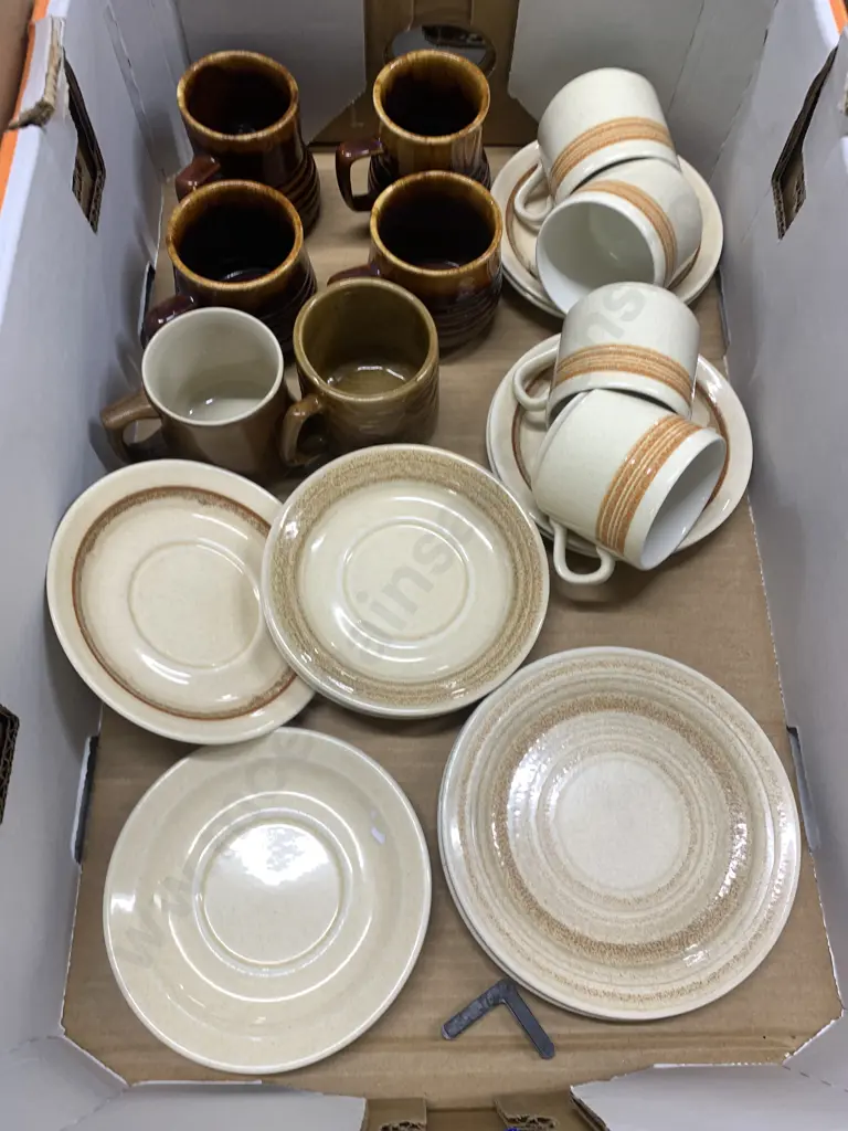 Box Lot Of Assorted Crown Lynn Items Including Coffee Mugs, Cups And Saucers Etc Image 1++
