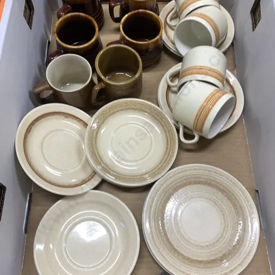 Box Lot Of Assorted Crown Lynn Items Including Coffee Mugs, Cups And Saucers Etc