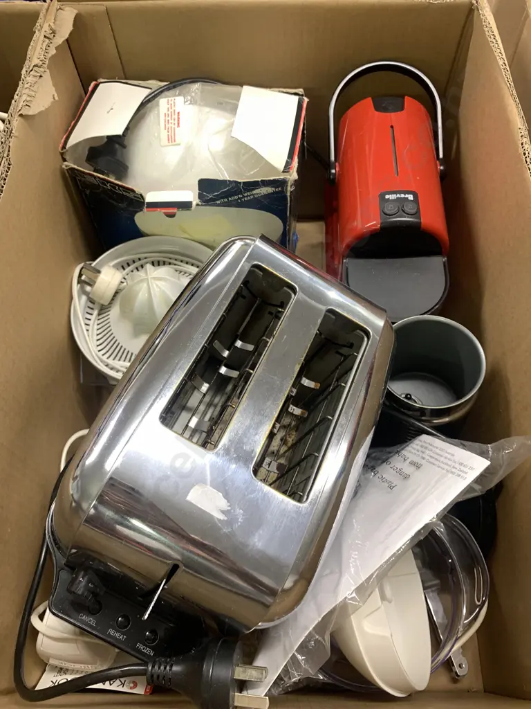 Box Lot Assorted Kitchen Appliances Image 1++