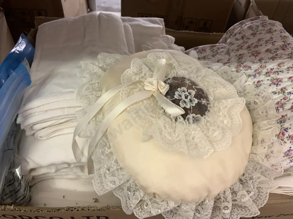 Box Lot Of Assorted Linen Etc Image 1++