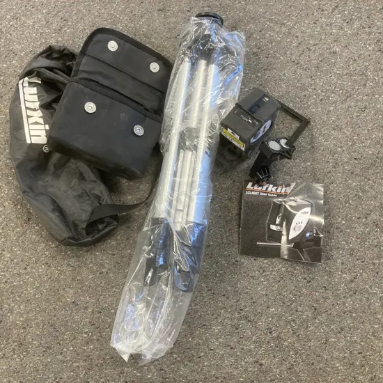 Lufkin LCL4SET Multiline Laser Level & Tripod (Battery Cover Broken)