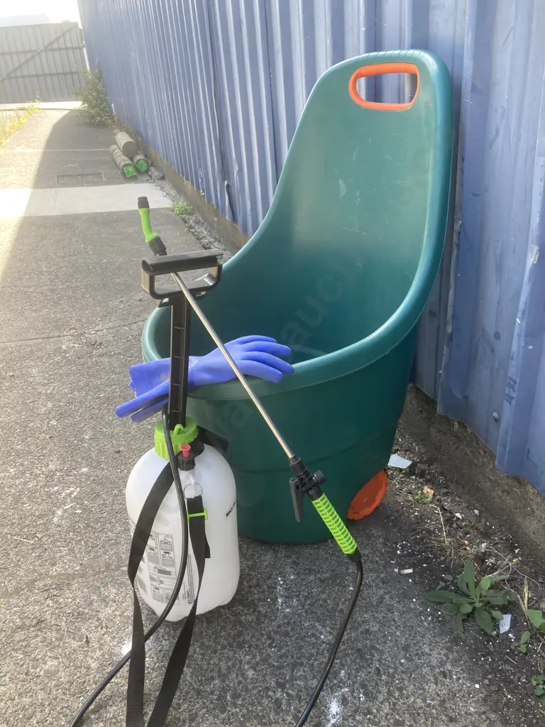 48 Litre Garden Cart With Pull Handle, 5 Litre Sprayer, Gloves Image 1++