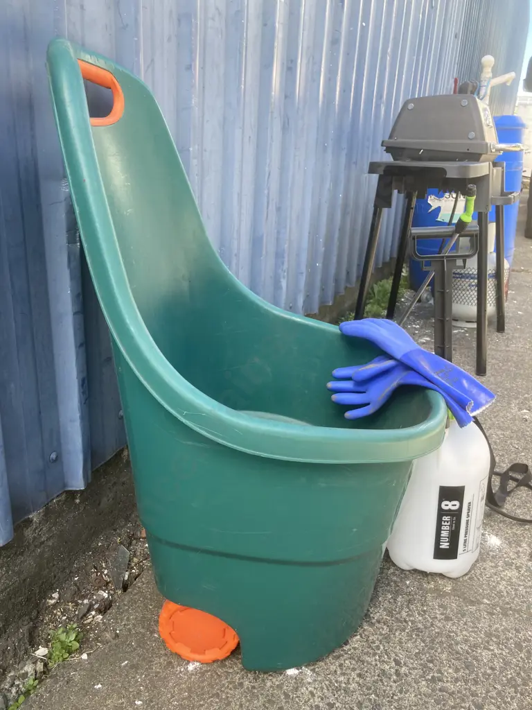 48 Litre Garden Cart With Pull Handle, 5 Litre Sprayer, Gloves Image 1++