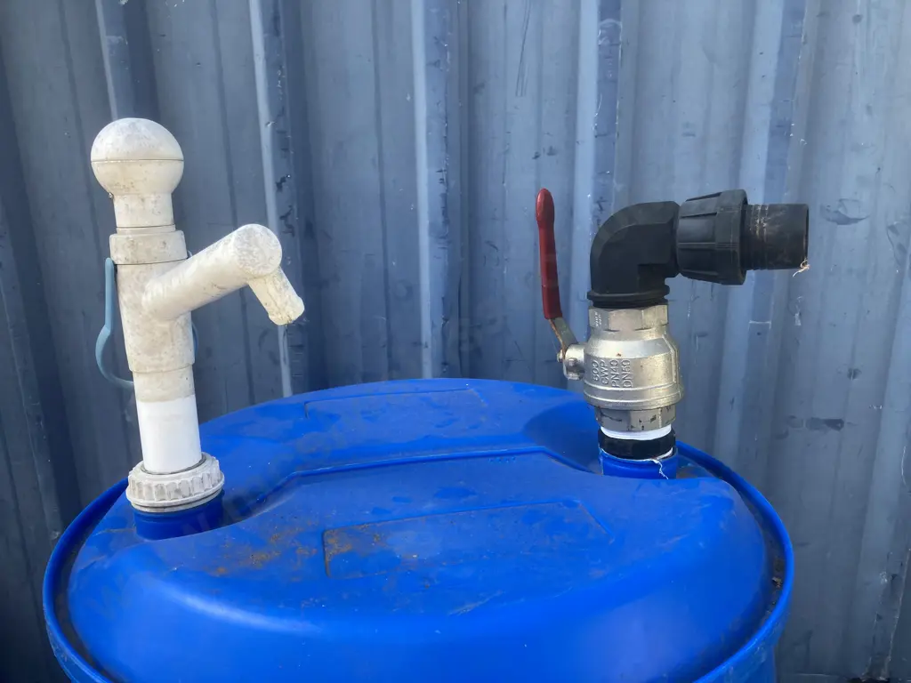 200 Litre Plastic Drum With 2" Tap & EziAction Drum Pump Image 1++