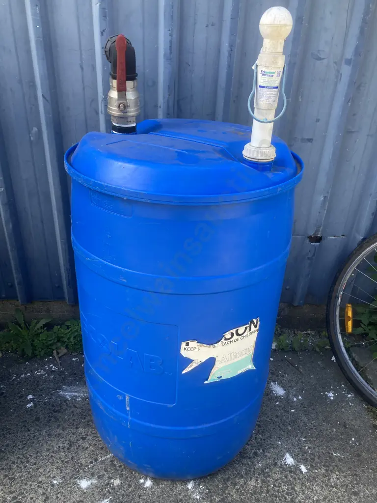 200 Litre Plastic Drum With 2" Tap & EziAction Drum Pump Image 1++