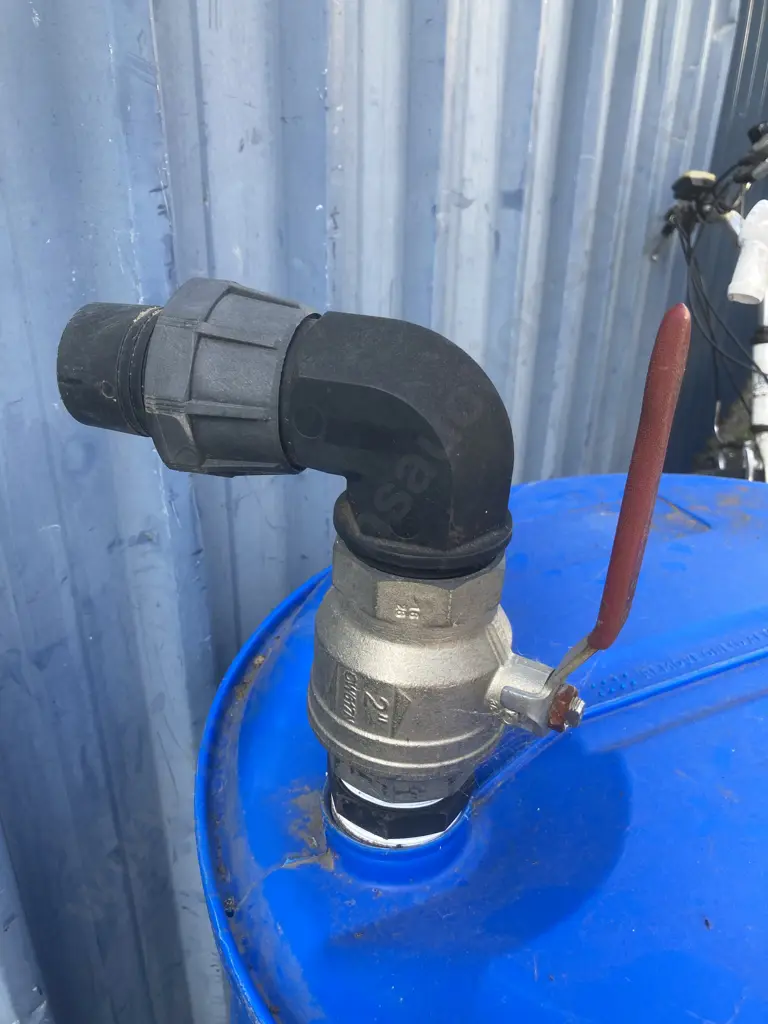 200 Litre Plastic Drum With 2" Tap & EziAction Drum Pump Image 1++