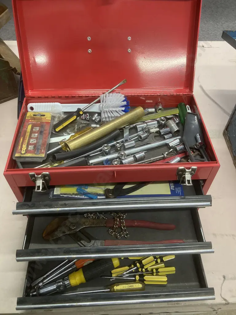 Red Toolbox & Tools, Sockets, Screwdrivers, Etc Image 1++