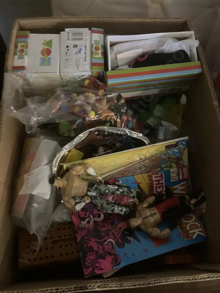 Box Lot Of Comics, Childrens Shoes, Toys Etc Image 1++
