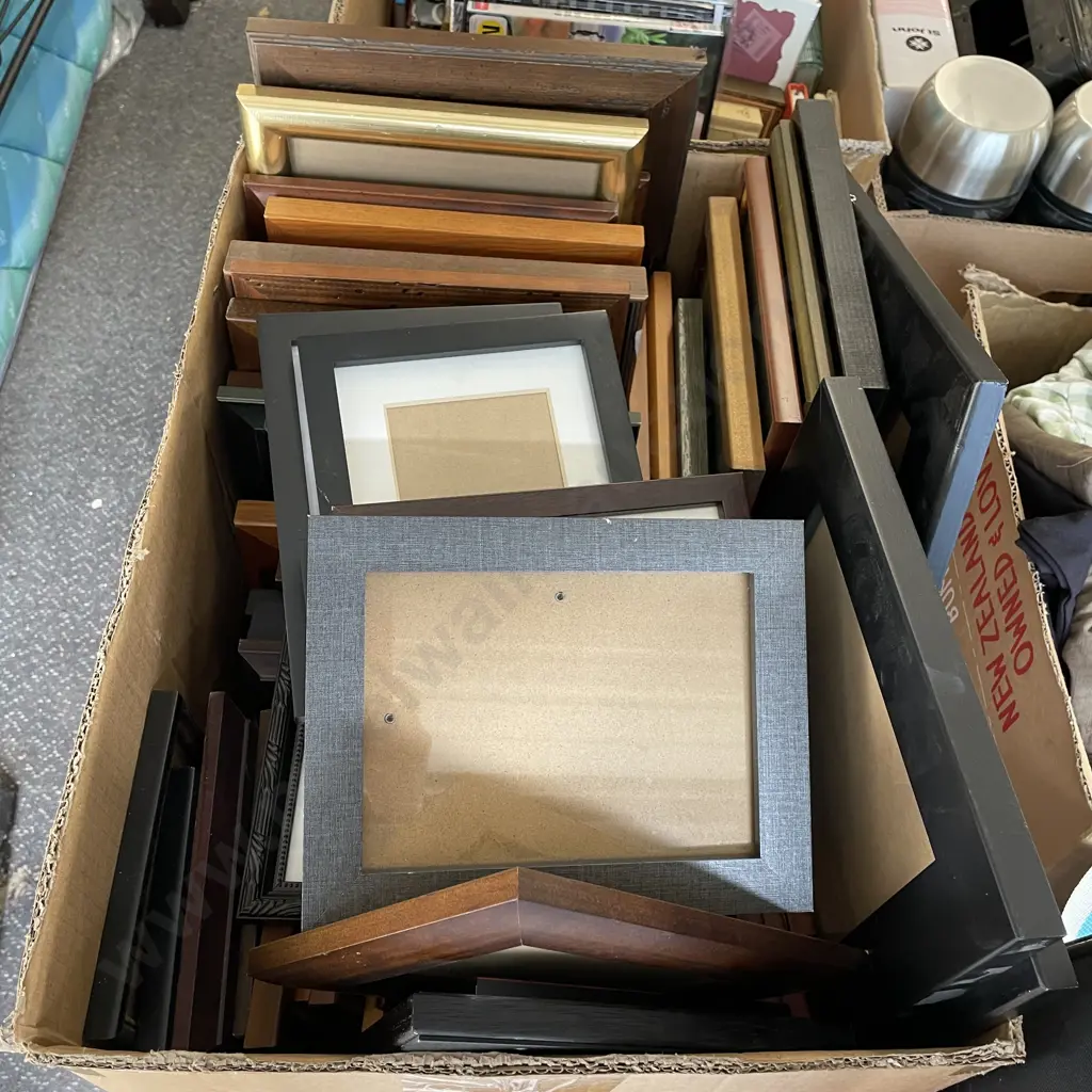 Box lot of large selection of frames Image 1++