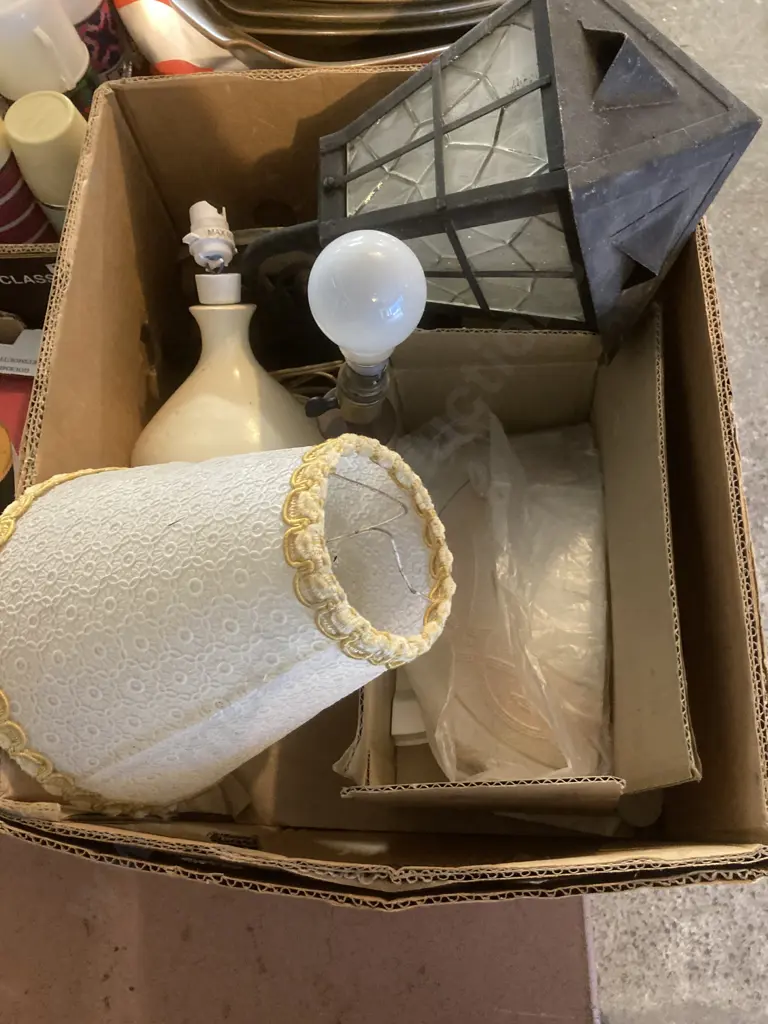 Box Lot Of Vintage Lights Etc Image 1++