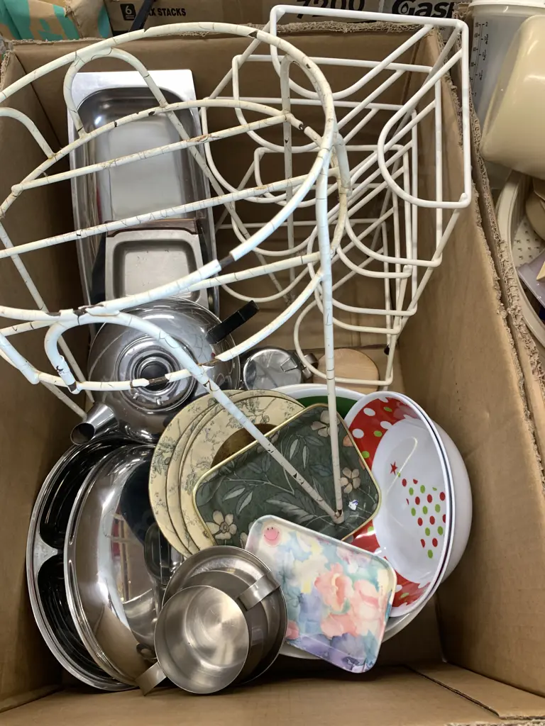 Box lot of Vintage Items, Plate Stands, Bowls, vintage glasses Image 1++