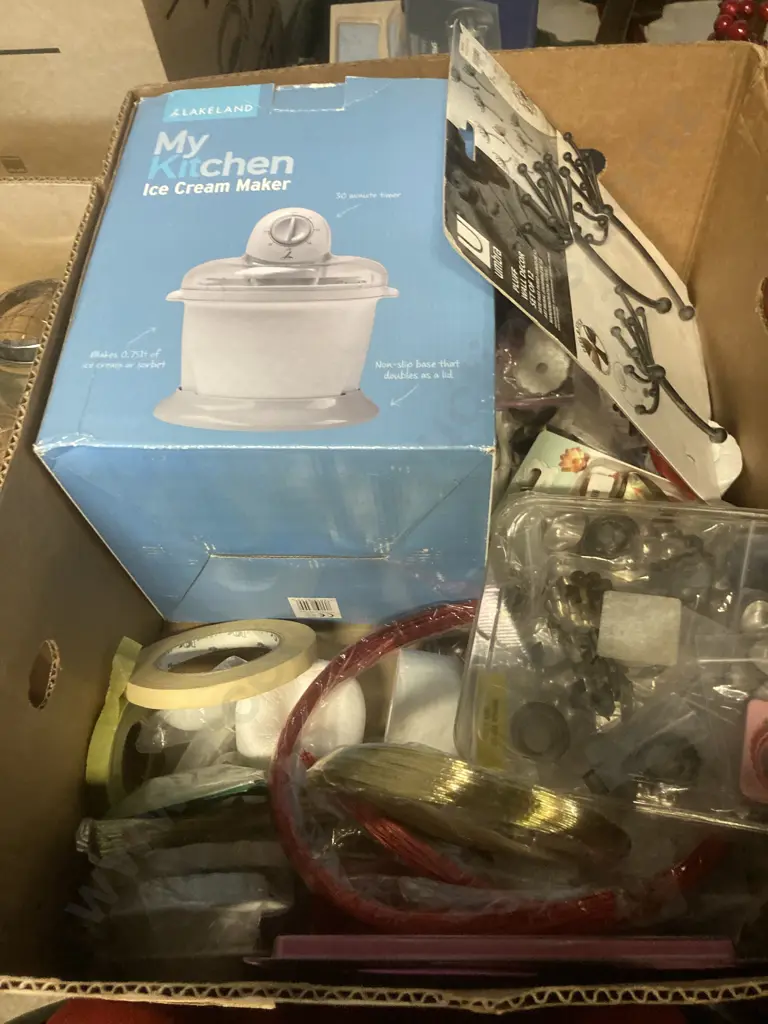 Russell Hobbs Electric Hot Tray, Ice Cream Maker And Cake Artistry Sundries Image 1++