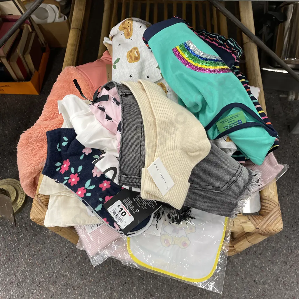 Assortment of new toodlers clothing, bibs, etc Image 1++