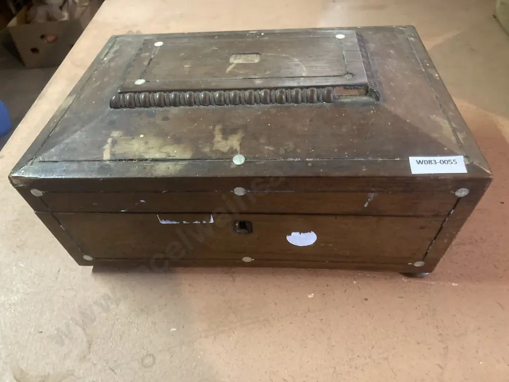 Vintage Storage Box With Selection Of Watches Image 1++