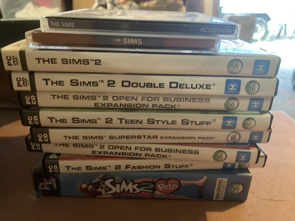 Assorted PC Games, Warcraft, Age Of Empires, Quake Arena Etc & 10 x  Sims Games Image 1++