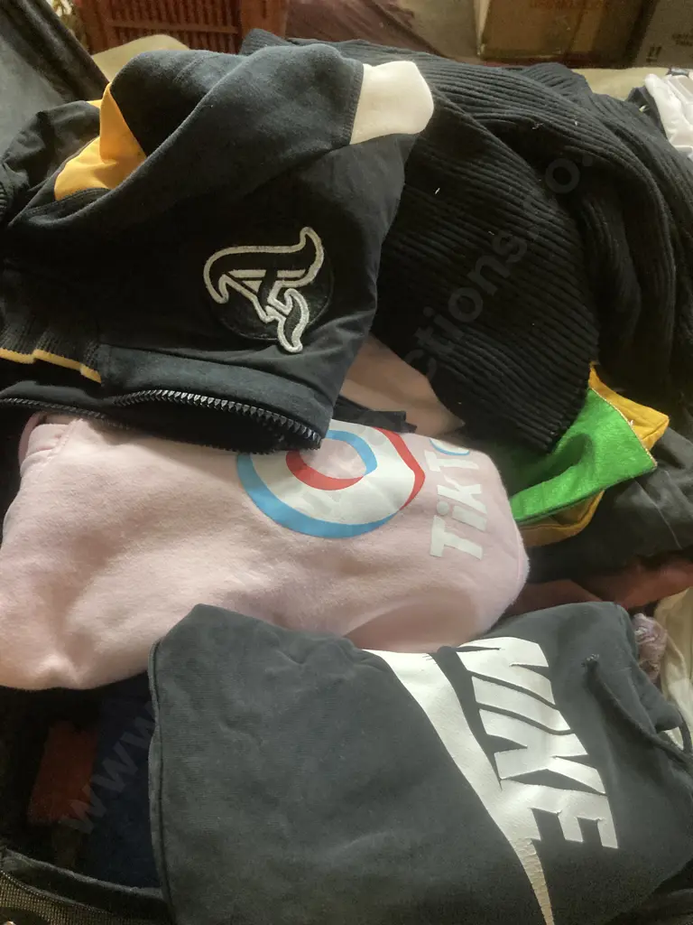 Living & Co Travel Bag & Assorted Ladies Clothing Image 1++