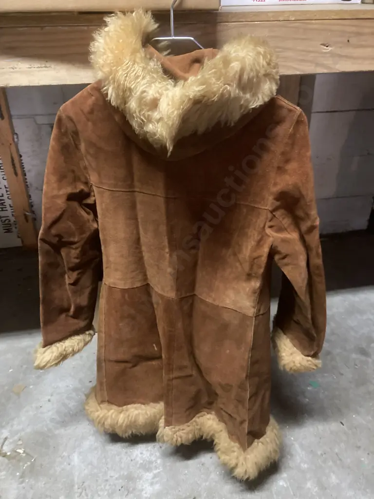 Vintage Tan Suede & Sheepskin Ladies Coat (S/Med) Image 1++