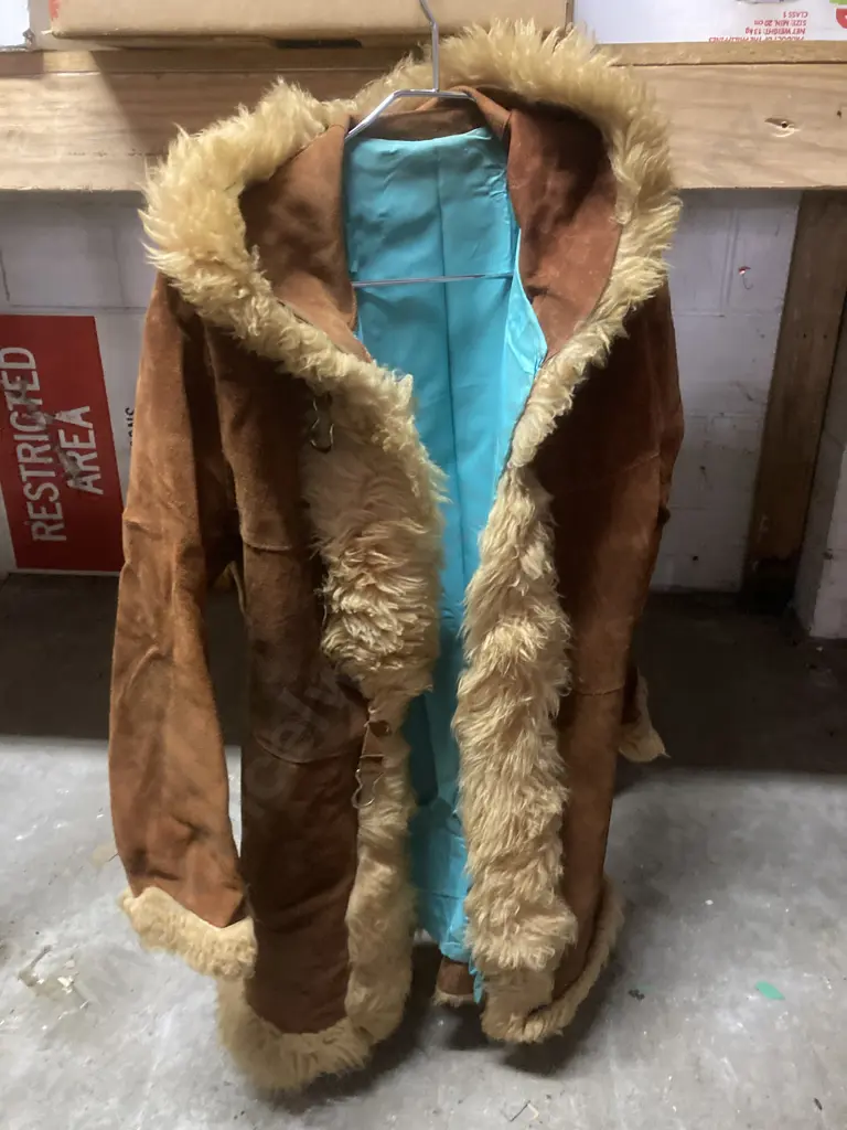 Vintage Tan Suede & Sheepskin Ladies Coat (S/Med) Image 1++