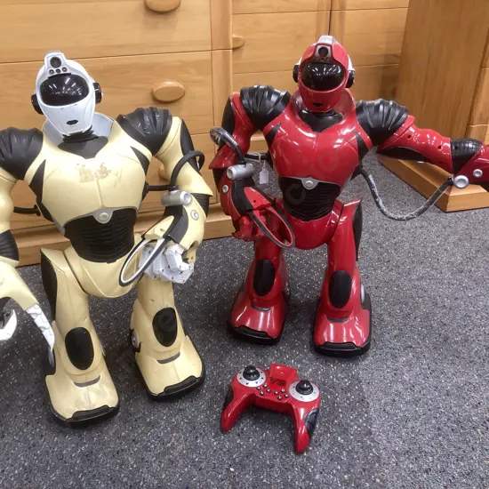 WowWee Remote Control Robots Designed by Mark Tilden, Red and Black, with Remote Control, H56cm