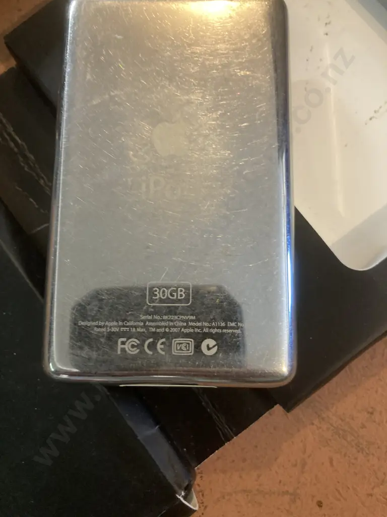 Retro Apple iPod, Model A1136, 30GB Image 1++