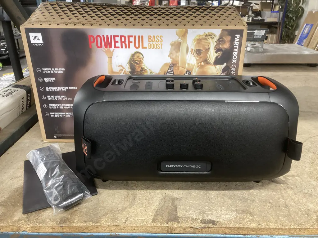 JBL PartyBox On-The-Go, In Box Image 1++