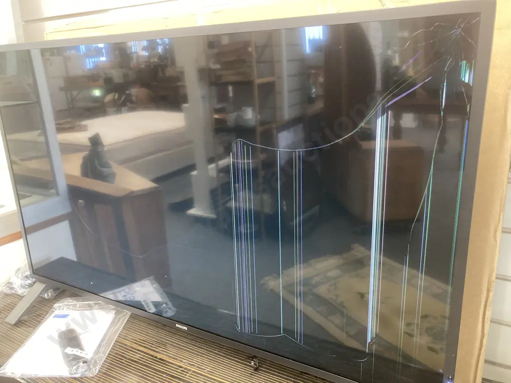 Philips Brillance 43" 4K LCD Display With Multi View (Screen Broken Dumped NCV) Image 1++
