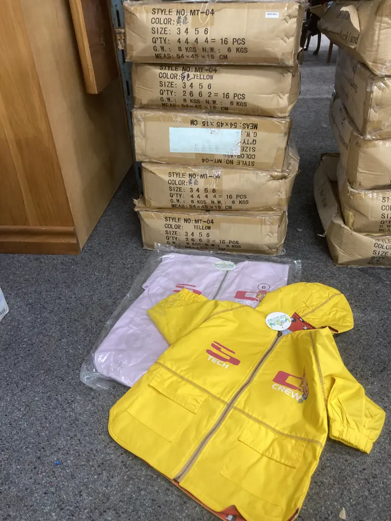New Kids Hooded Lined Jackets, Zip Front, Asstd Yellow, Pink, 5 x Boxes of 16, Sz 3, 4, 5, 6, Raincoat Weight Image 1++