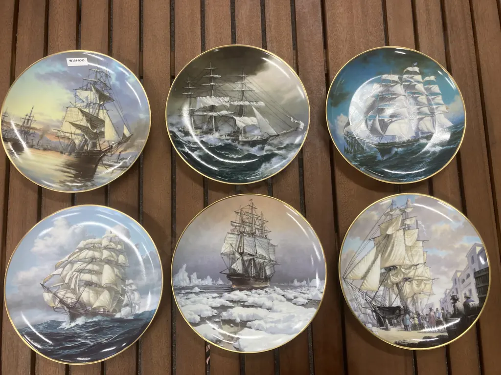 Selection of Six The Great Republic Collectors Plates Image 1++
