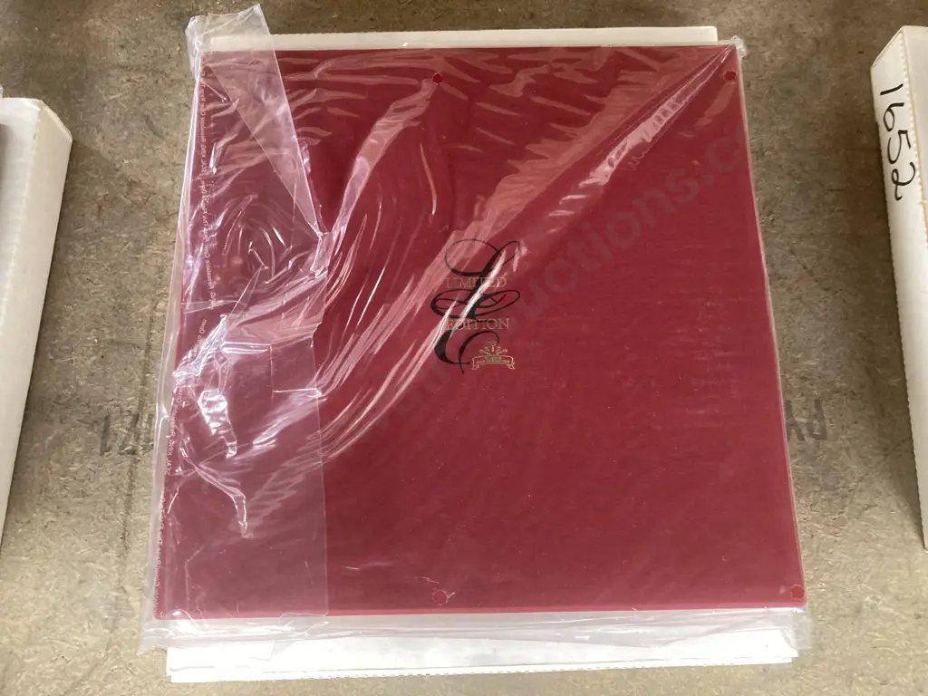 NZ Post Limited Edition Boxed "Famous New Zealanders" Stamp Fold-Out Display (Unopened) Image 1++