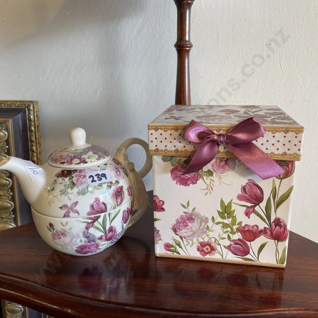 Boxed Tea-4-1 Set Image 1++