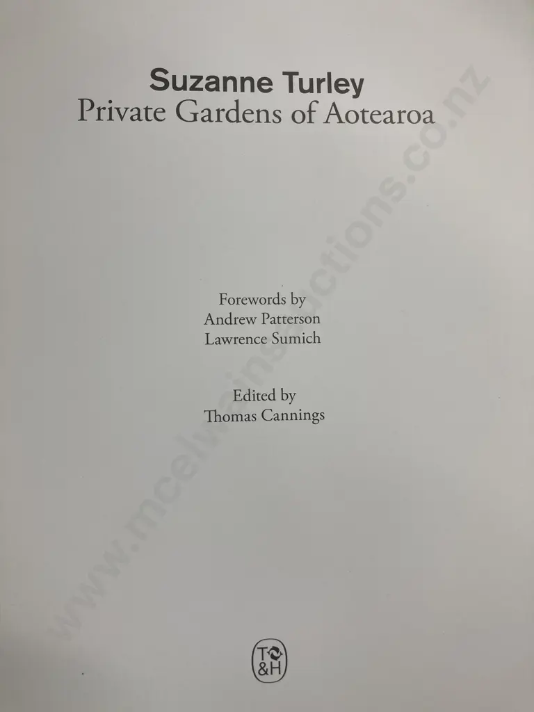 Coffee Table Book - Private Gardens of Aotearoa by Suzanne Turley, Hardback, 2021 Image 1++