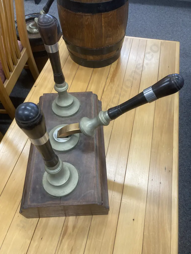 Vintage Wooden Three Beer Pull Tap / Dispenser, Brass / Wood, H49 L44 D27cm Image 1++