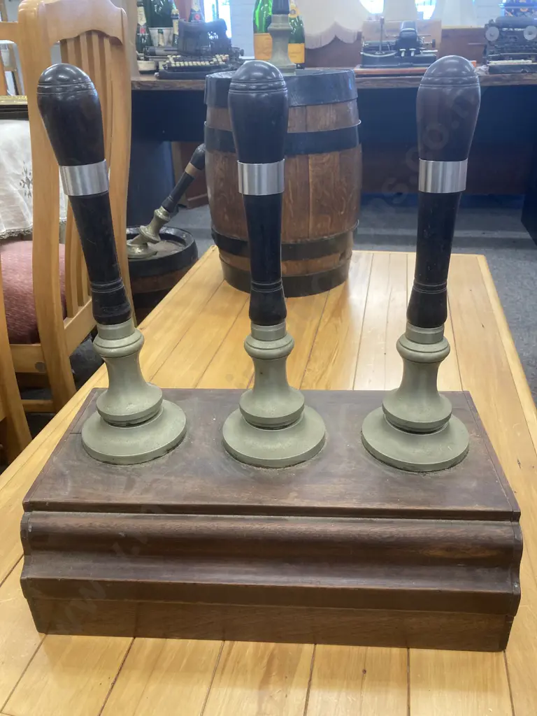 Vintage Wooden Three Beer Pull Tap / Dispenser, Brass / Wood, H49 L44 D27cm Image 1++