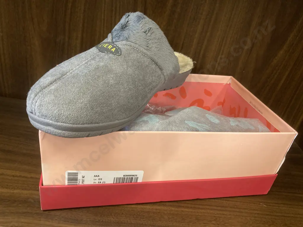 New Ziera Grey Slippers, Size 39, Grey / Grey Fur Microsuede Image 1++