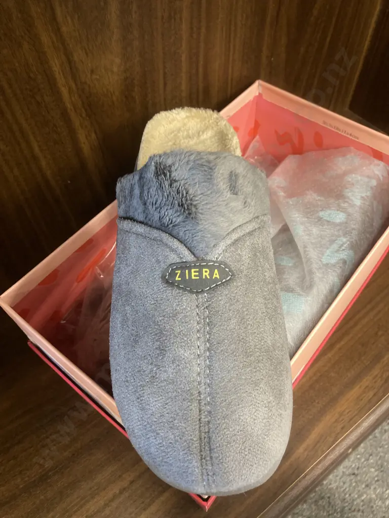 New Ziera Grey Slippers, Size 39, Grey / Grey Fur Microsuede Image 1++