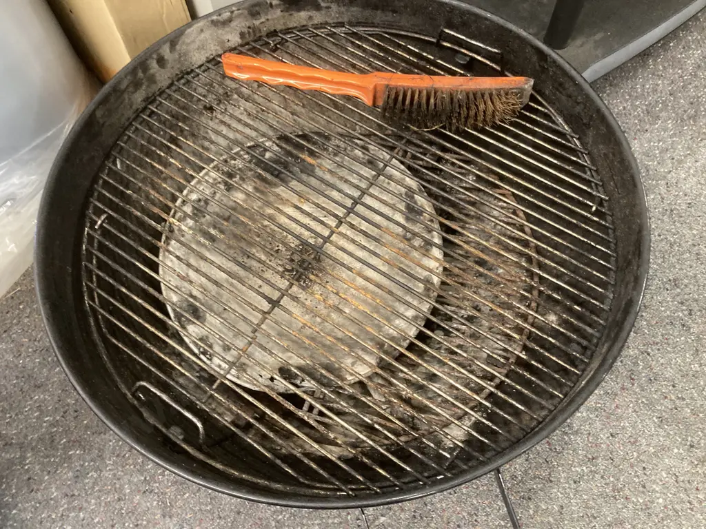 Weber Kettle BBQ (Missing Its Stand) Image 1++