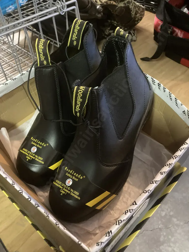 NEW Woodlands Safety Boots Size 11 Black "Thedora" Image 1++