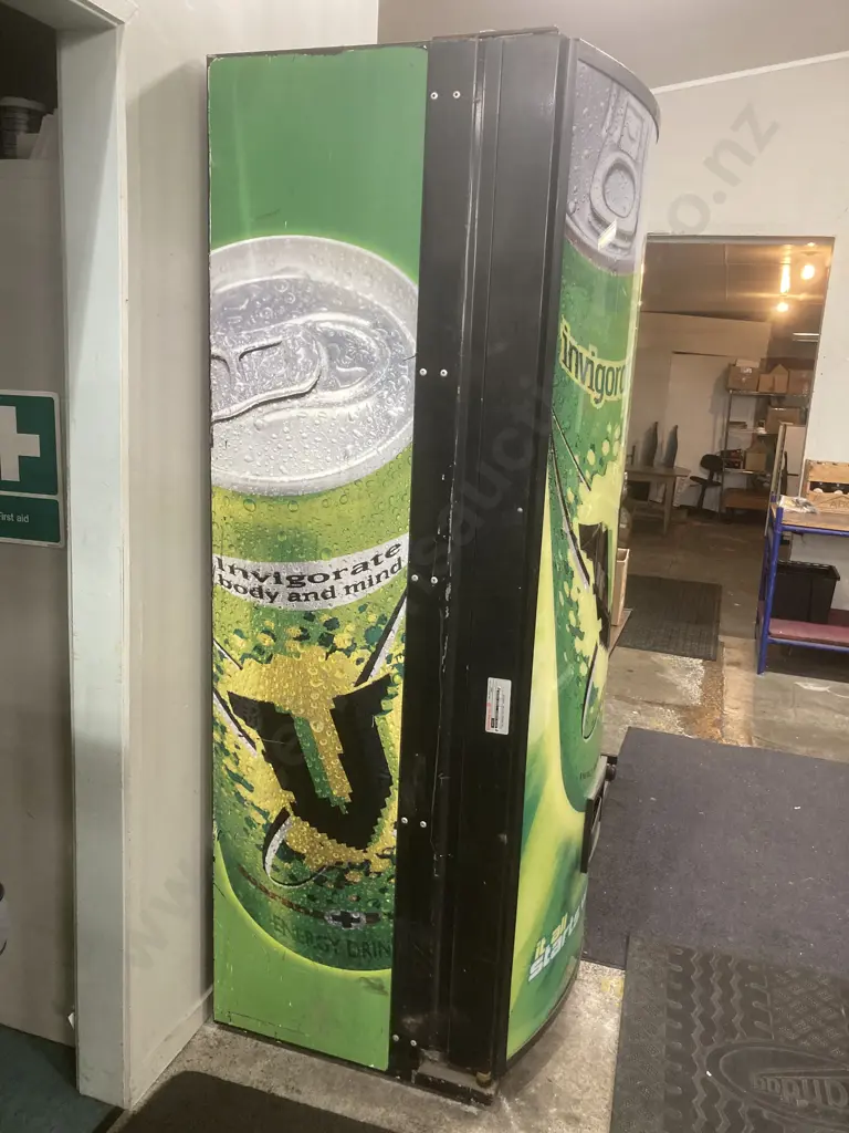 Dixie Narco 440 Vending Machine with V Graphics, Model DNCB 440R7252-8, 8 Select Can Soda Vendor, H2.05m, W93.5cm, D74cm Image 1++