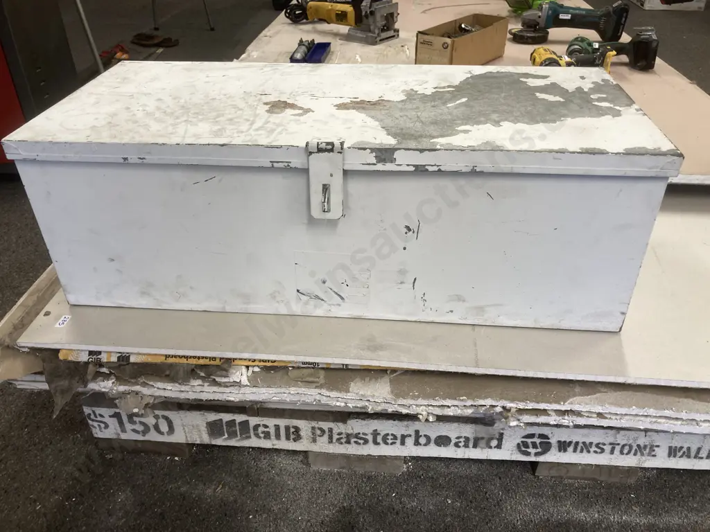 White Steel Tool Chest, Stanley Pot Riveter, Combination Wrenches, Drill Bits, Hammers, MechPro Worklight Etc Image 1++