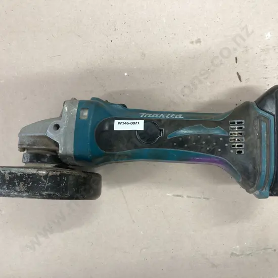 Makita 18V 115mm Cordless Angle Grinder, Model DGA452 With a 1.5Ah Battery