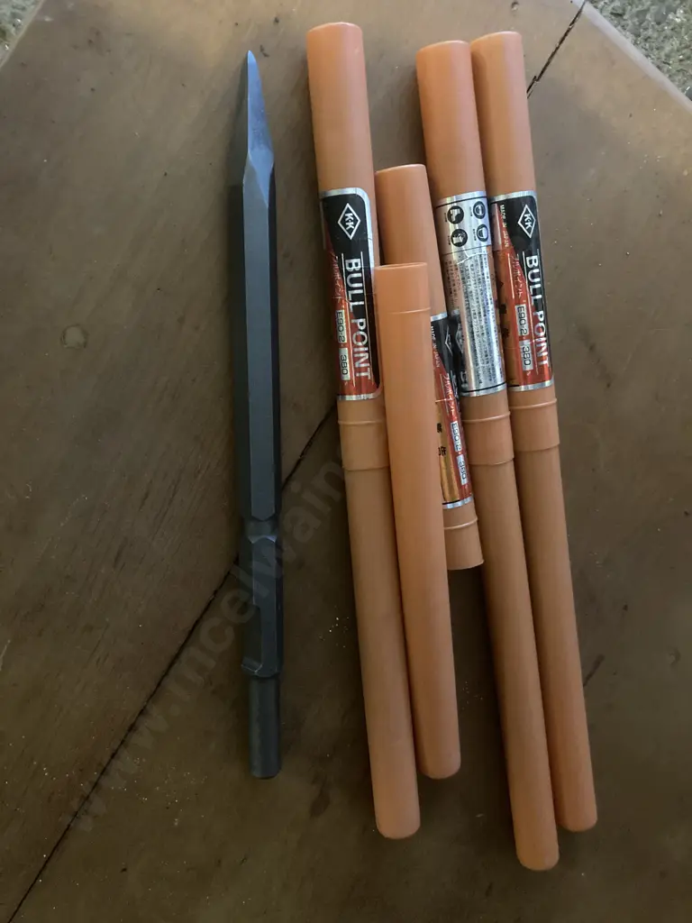 Four New Bull Point Chisels In Lidded Tubes, E90-2 380 Image 1++