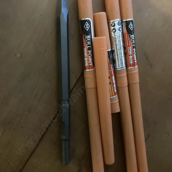 Four New Bull Point Chisels In Lidded Tubes, E90-2 380