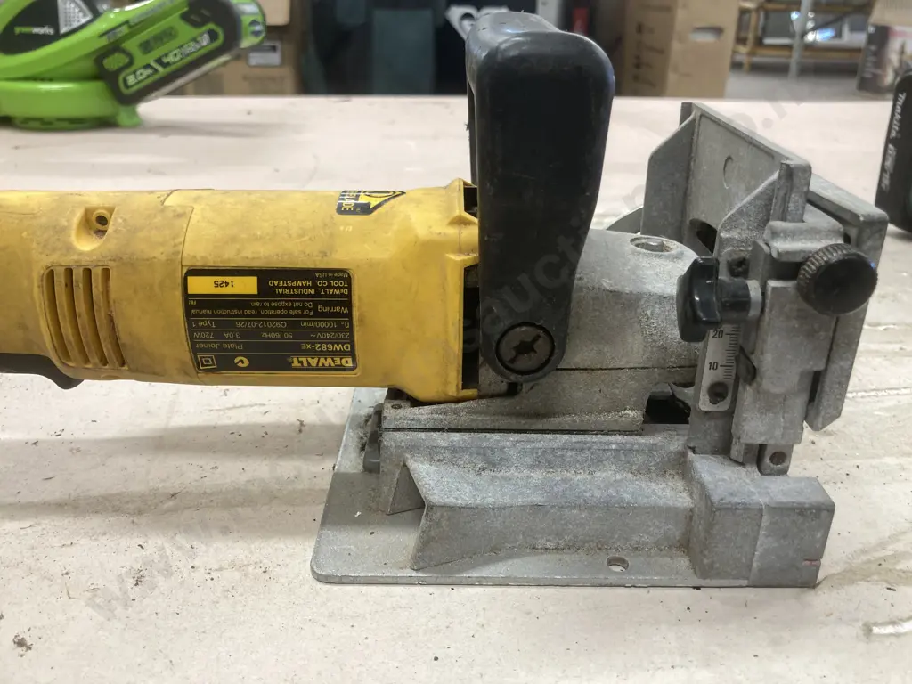 DeWalt Plate Jointer, Model DW682-XE Image 1++