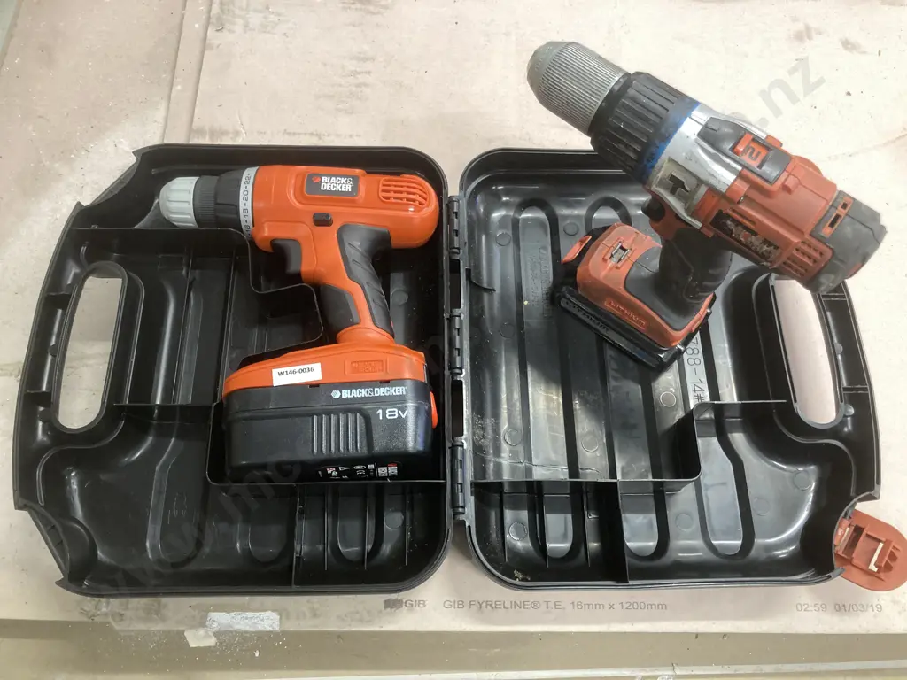 Black & Decker 13mm Cordless Hammer Drill With a 1.5Ah Battery, 18V Cordless Drill With 18V Battery In Plastic Case Image 1++