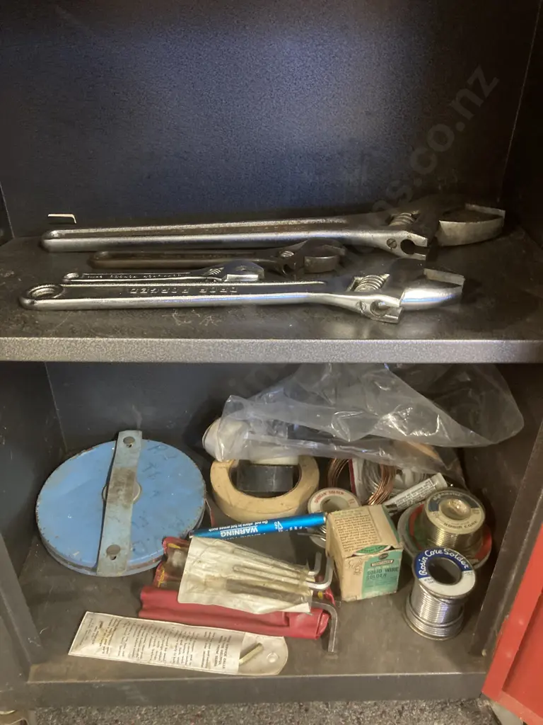 Steel 3 Drawer Toolbox With Single Door Roller Cabinet (af) & a Selection of Tools Image 1++