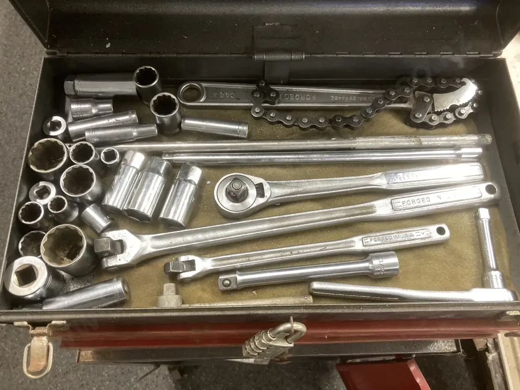 Steel 3 Drawer Toolbox With Single Door Roller Cabinet (af) & a Selection of Tools Image 1++