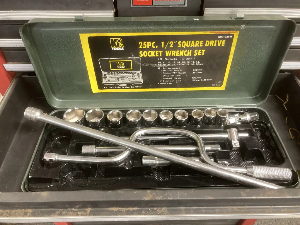 Sears Craftsman 10 Drawer Toolbox With a 5 Drawer Roller Cabinet, With Keys &  Selection of Tools Image 1++